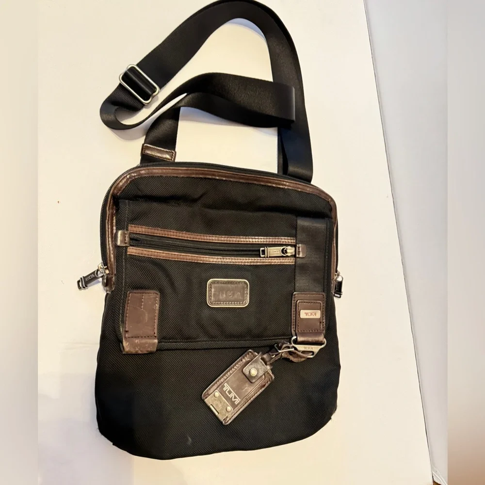 TUMI ALPHA BRAVO ANNAPOLIS CROSSBODY BAG - rarely used
